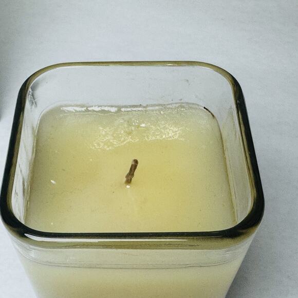 Aromatique Vanilla Scented Candle 9 oz in Glass Decorative Cube with Gift Box - Picture 4 of 8